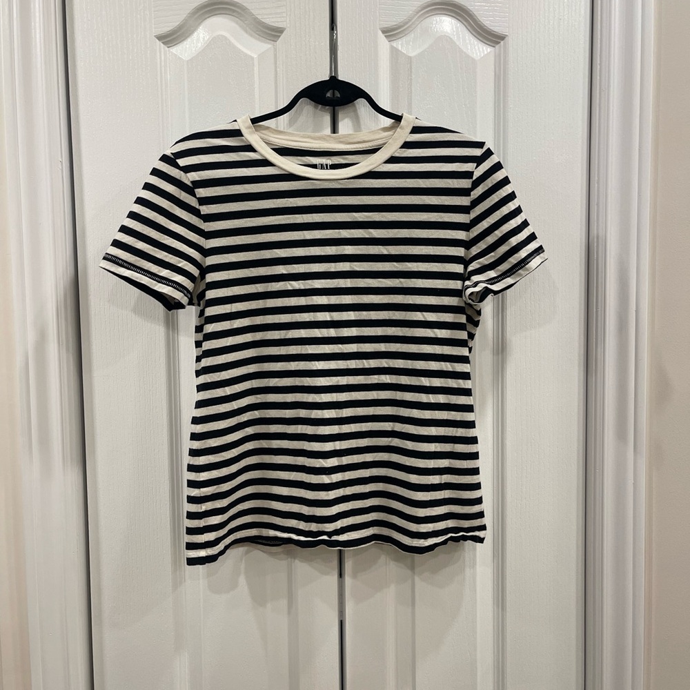 GAP Black and White Fitted Short Sleeve Tee